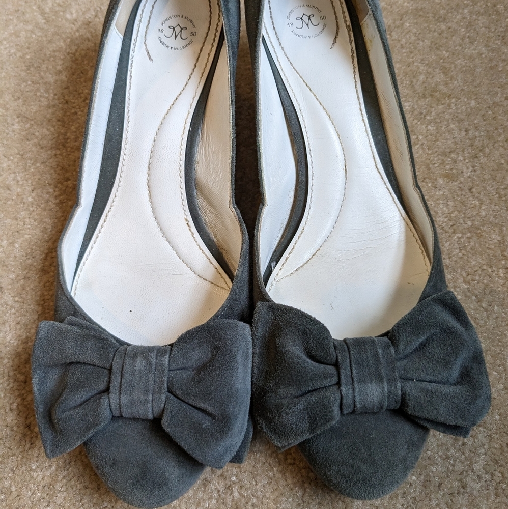 Adorbs Green Suede Kitten Heels with Bows